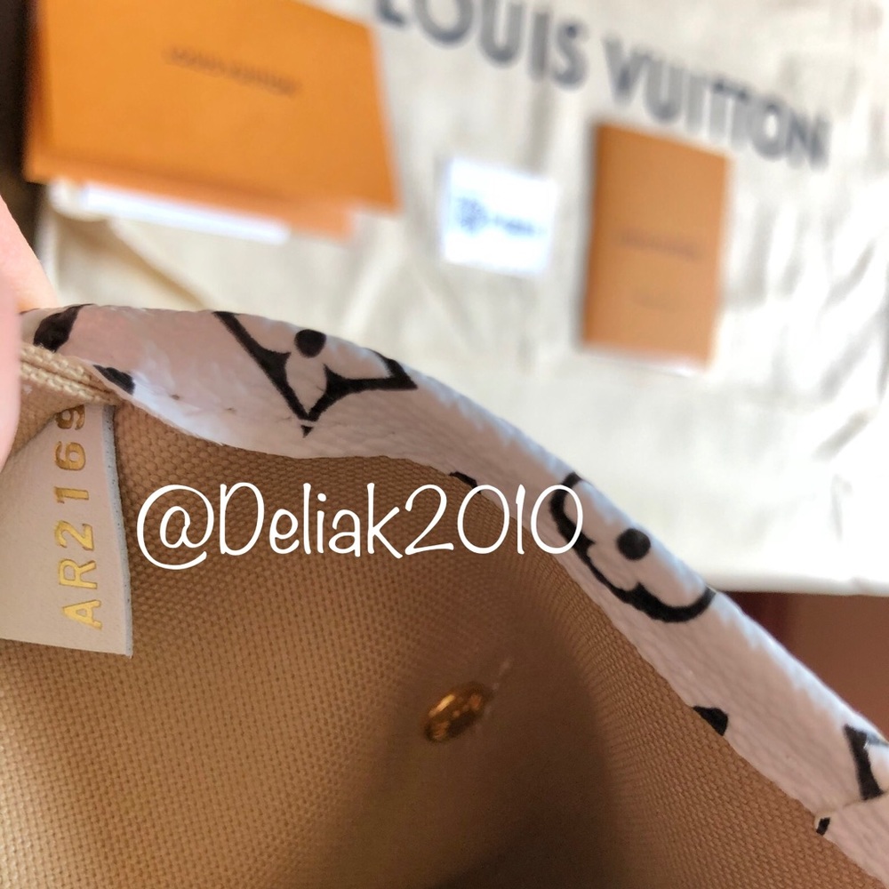 SOLD! Louis Vuitton Giant Neverfull Khaki FULL SET - Picture 7 of 8
